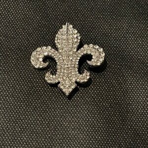 Sparkling Silver Fleur-de-Lis Brooch